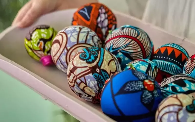 Addobbi Natalizi in Stile Africano: Un Tocco Esotico per le Feste