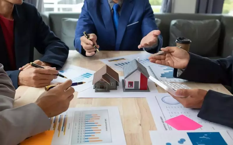 Real Estate Classes: Educational Structure, Core Topics, and Regulatory Context