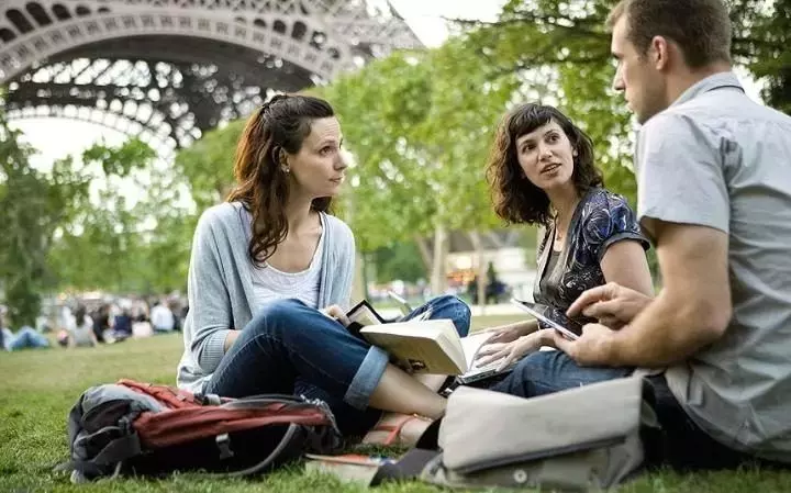 French Language Courses: Comprehensive and Structured Learning for Global Communication