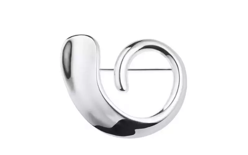 Elevate Your Style: 8 Chic Ways to Wear Brooches