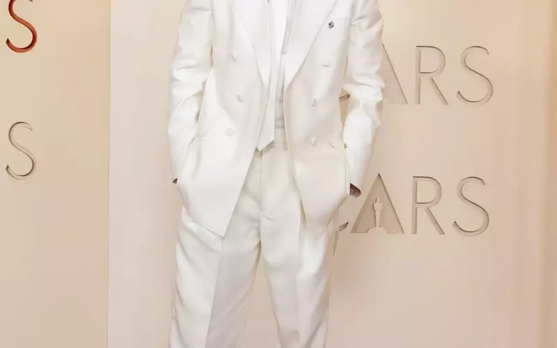 Timothée Chalamet's Daring White Suit at the 2026 Oscars Red Carpet