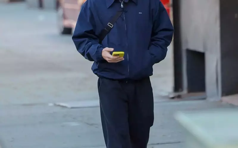 Harry Styles' Brooklyn Bridge Style: A Study in Urban Fitness and Fashion