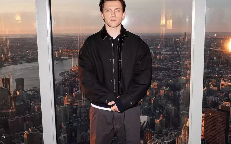 Tom Holland Redefines Tourist Style at Empire State Building