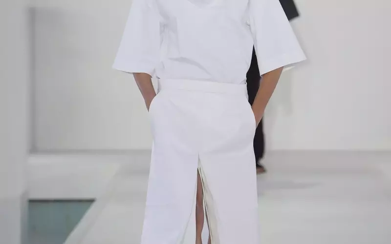 Cos Spring 2026 Ready-to-Wear Collection: A Fusion of Understated Elegance and Modernity in Seoul