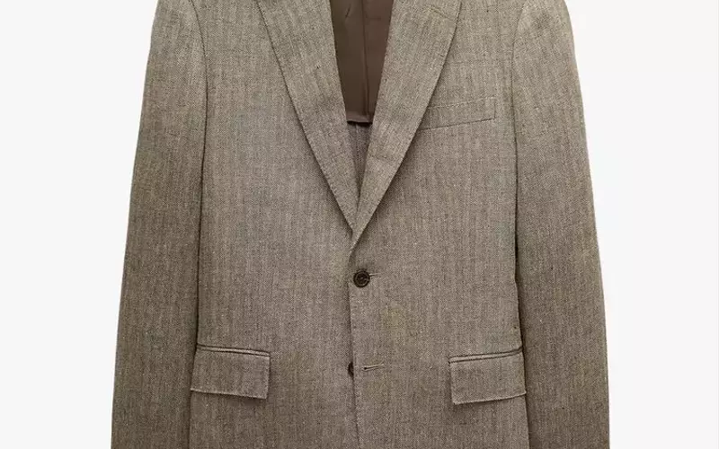 A Guide to the Best Summer Wedding Suits for Men