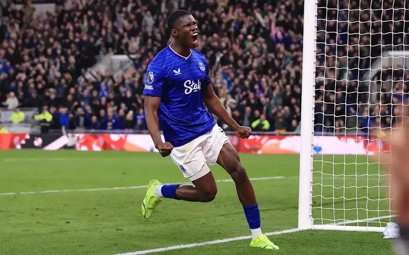 Everton's Striker Barry Shines, Moyes Reflects on Manchester City Draw