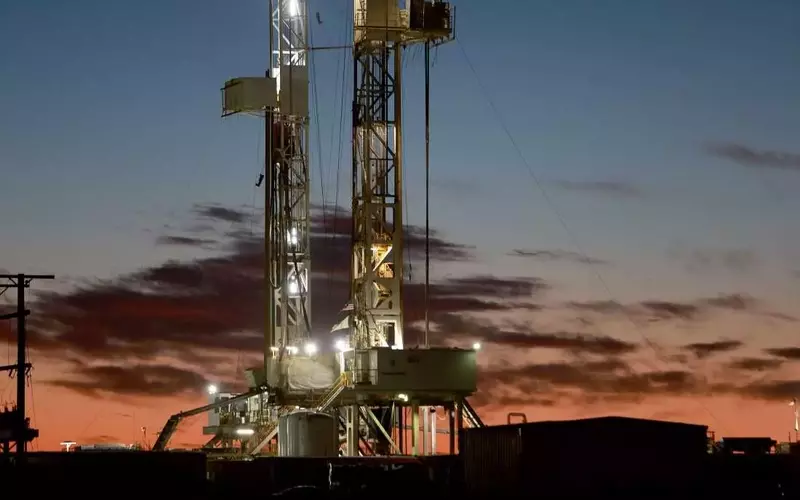 Oil Giants Maintain Production Stability Amid Soaring Prices