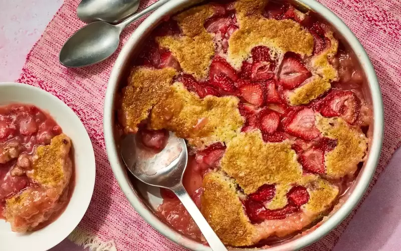 Innovative Strawberry Spoon Cake: A Culinary Delight