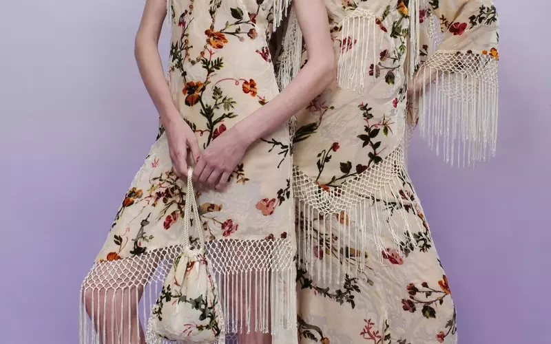 Anna Sui's Resort 2027 Collection: A Glamorous Reflection on 1960s Pop Culture