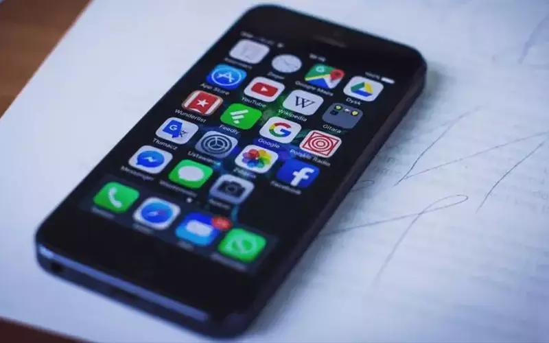 Global Smartphone Market Faces Unprecedented Decline Amid Chip Shortages