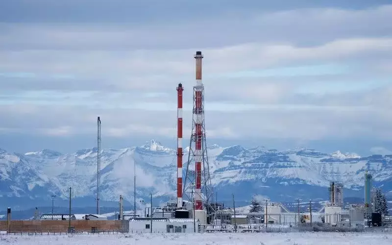 Alberta's Natural Gas Data Center Strategy Clashes with Canada's Clean Energy Goals