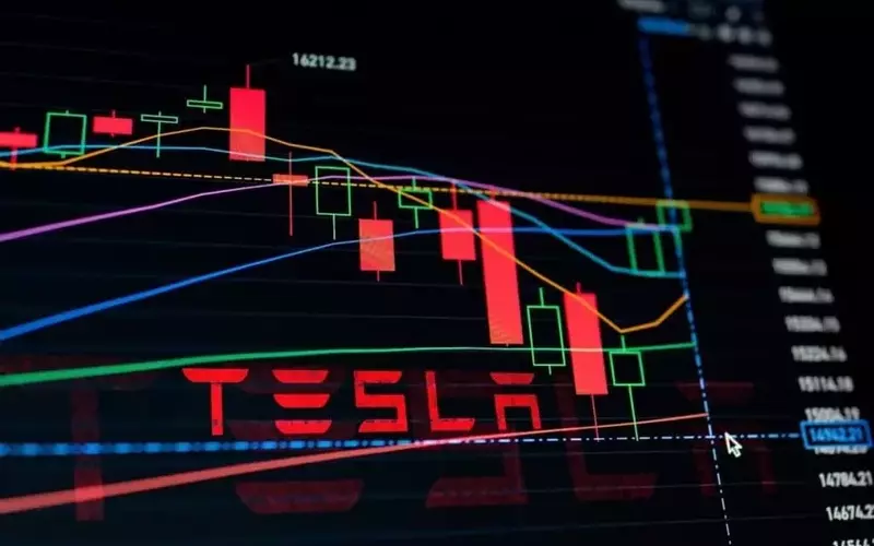 Tesla's Market Position Amidst SpaceX's Imminent IPO: A Dual-Edged Sword for Investors