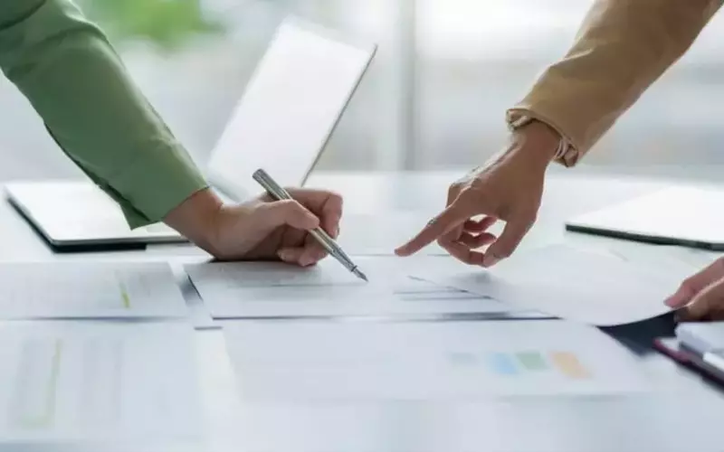Blue Owl Secures $500 Million in Debt Funding Amidst Redemption Limits