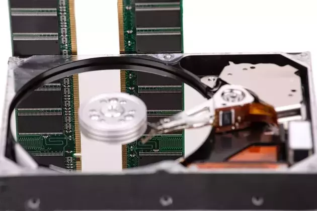 Seagate Faces Valuation Concerns Amidst Strong Memory Chip Competition