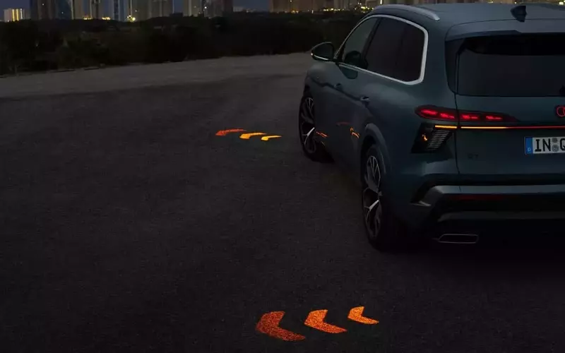 Audi Q7 to Feature Advanced Projecting Turn Signals and Enhanced Lighting