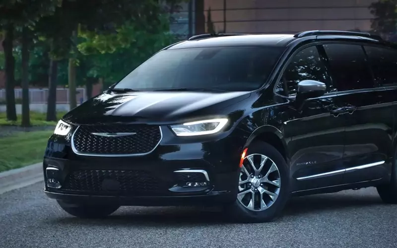 Chrysler Pacifica Hybrid Owners Advised to Park Outdoors Following Battery Fire Incidents