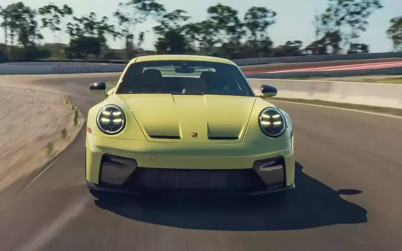 Porsche 911 will not go all-electric, retaining combustion and hybrid power