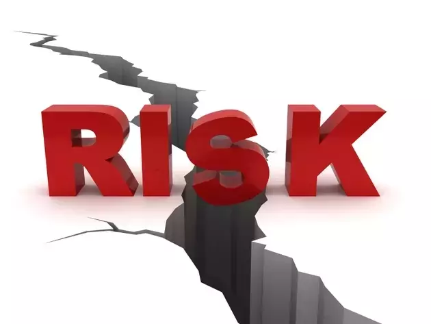 Navigating Market Volatility: A Fusion Approach to Investment