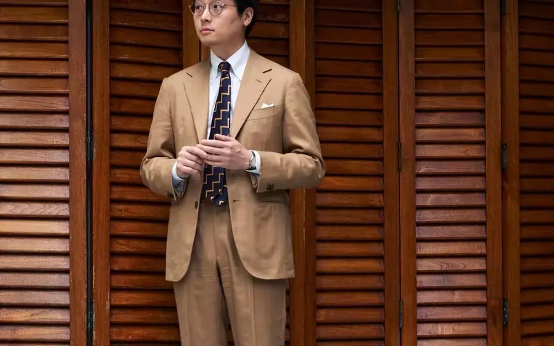 The Enduring Elegance of the Khaki Suit for Summer Weddings