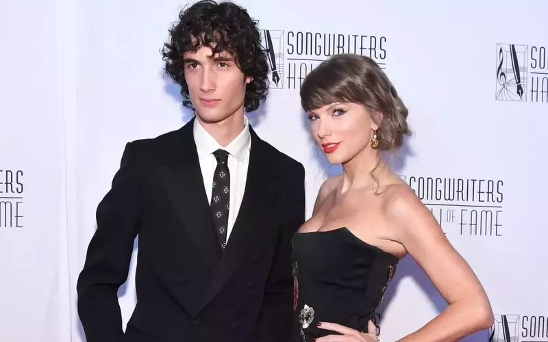 Sombr's Taylor Swift Covers at Songwriters Hall of Fame Gala Praised by Steven Spielberg