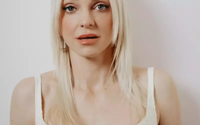 Anna Faris Reflects on 'Scary Movie' Success and Hollywood Journey