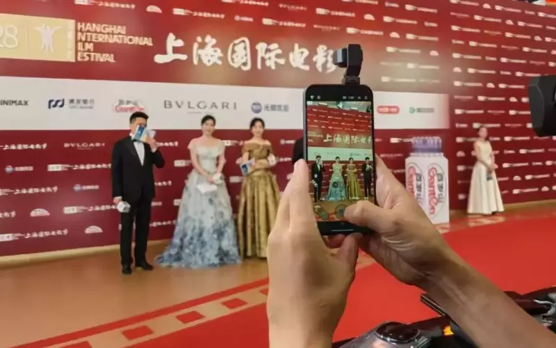 Honor and Arri Introduce Robot Phone at Shanghai Film Festival