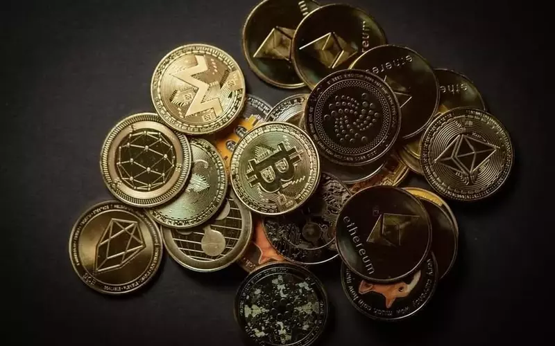 Cryptocurrency Weekly Review: Bitcoin's Potential Downturn, Dogecoin's Utility Debate, and Market Movements