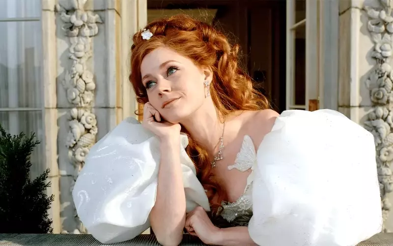Amy Adams's Commitment to Young Fans Leads to Rejection of "Graphic" SNL Sketch