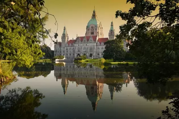 Hannover Re's Reinsurance Strategy: Risk Management and Market Positioning