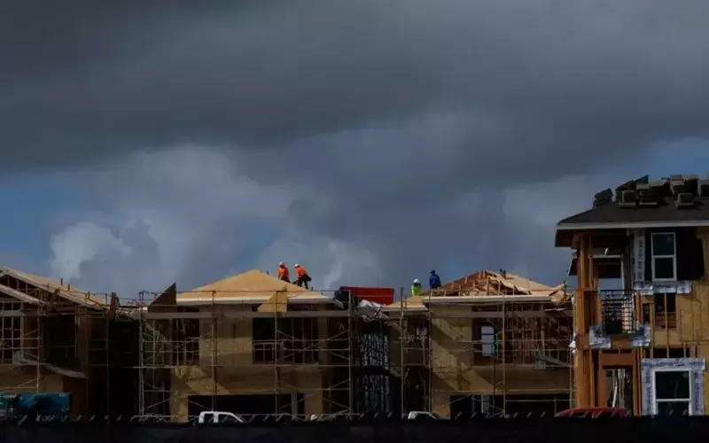 US Housing Starts Plummet Amid Rising Costs, Inflation Surges