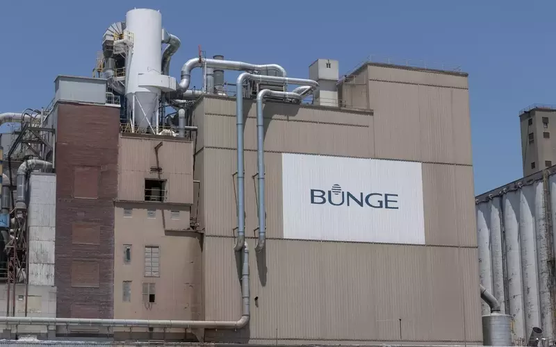 Bunge Stock Rating Adjusted: From 'Buy' to 'Hold' Amidst Near Record Highs