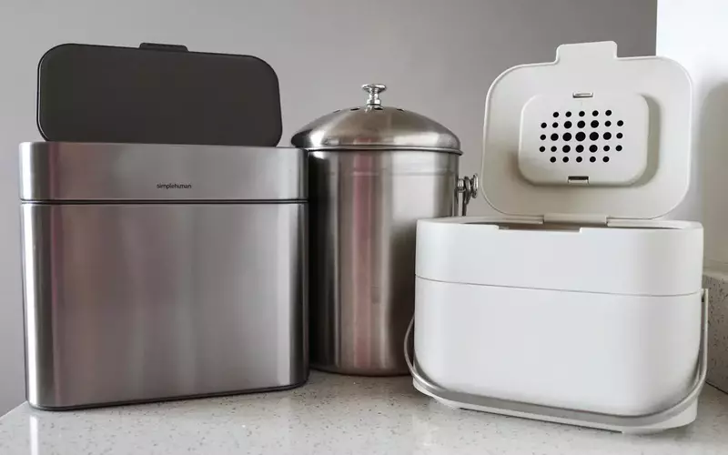Choosing the Optimal Kitchen Compost Bin for Odor and Pest Control