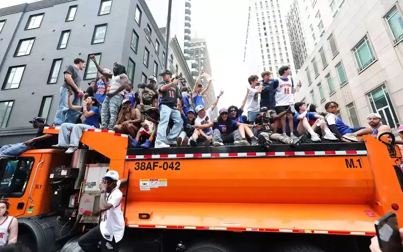 Knicks Player Mistaken for Fan at Championship Parade