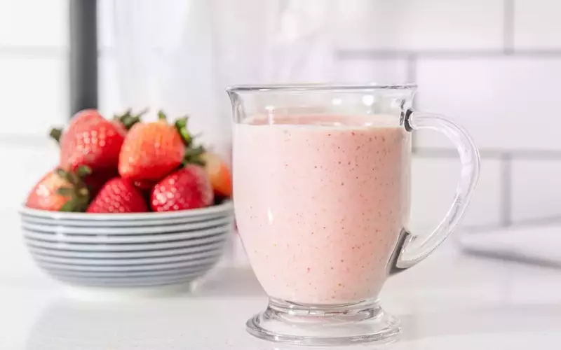 Nostalgic Strawberry-Banana Smoothie: A Creamy Delight