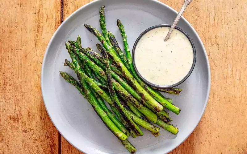 Mastering Asparagus: A Comprehensive Guide to Buying, Preparing, and Cooking