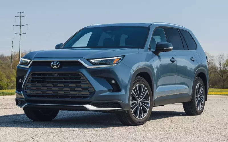 Toyota Grand Highlander: A Comprehensive Photo Gallery of the Spacious Hybrid SUV
