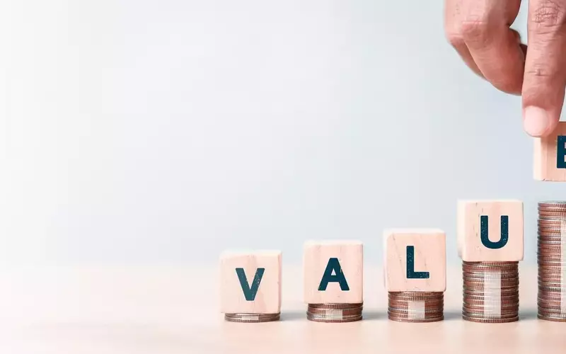Unlocking Value: The Strategic Advantages of Large-Cap Value Investing