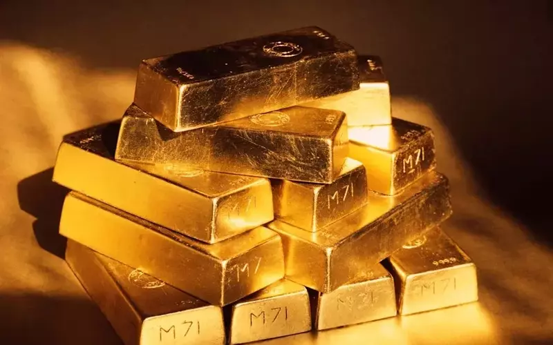 Gold Market Downturn: Opportunities in Top Gold Stocks/ETFs