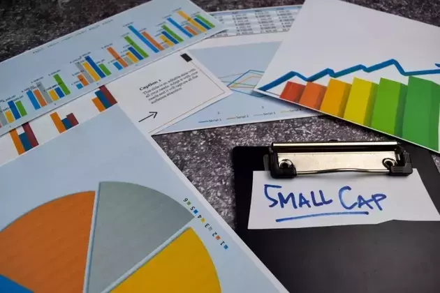 Small-Cap Stocks Outperform Tech Giants Amid Broadening Market Growth