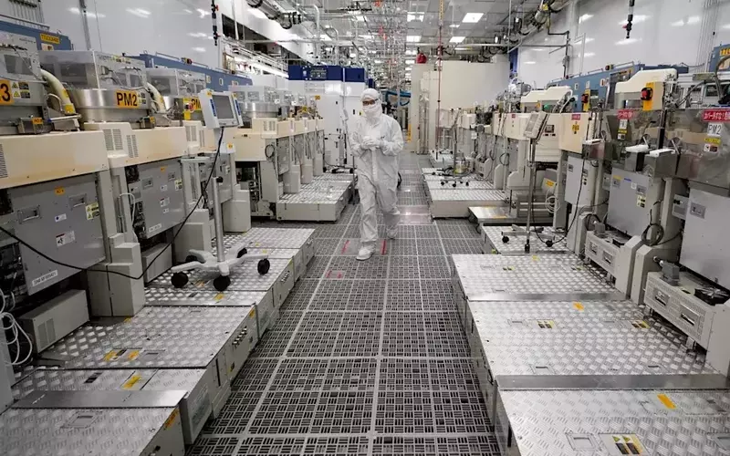 Stock Futures Show Resilience After Tech Sector Decline; Micron Earnings in Focus