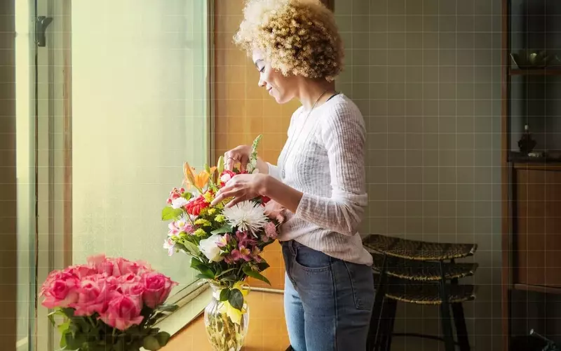 Extend the Freshness of Your Cut Flowers: A Comprehensive Guide