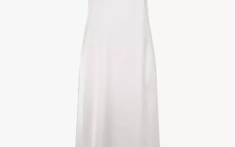 Embracing Minimalist Summer Dresses: A Style Guide