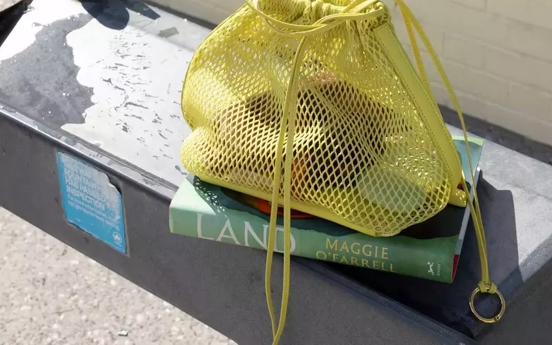 Summer Reading Selection: Stylish Beach Bags for Your Favorite Books
