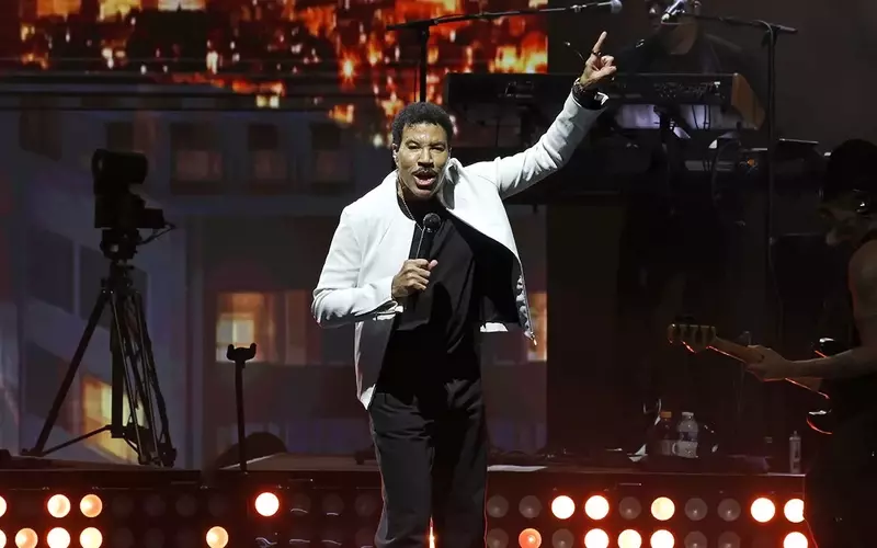 Lionel Richie Postpones Concerts Due to Illness
