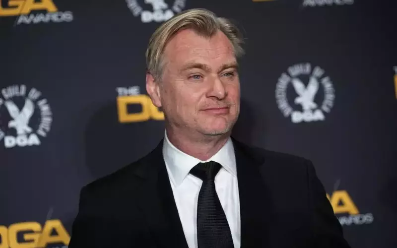 Christopher Nolan Advocates for Risk-Taking in Mainstream Cinema
