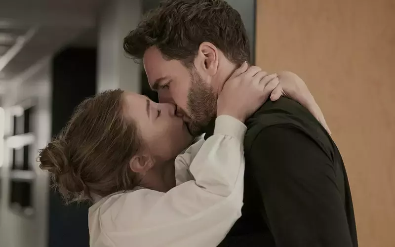 Prime Video Unveils Teaser for 'The Love Hypothesis' Movie, Featuring Lili Reinhart and Tom Bateman