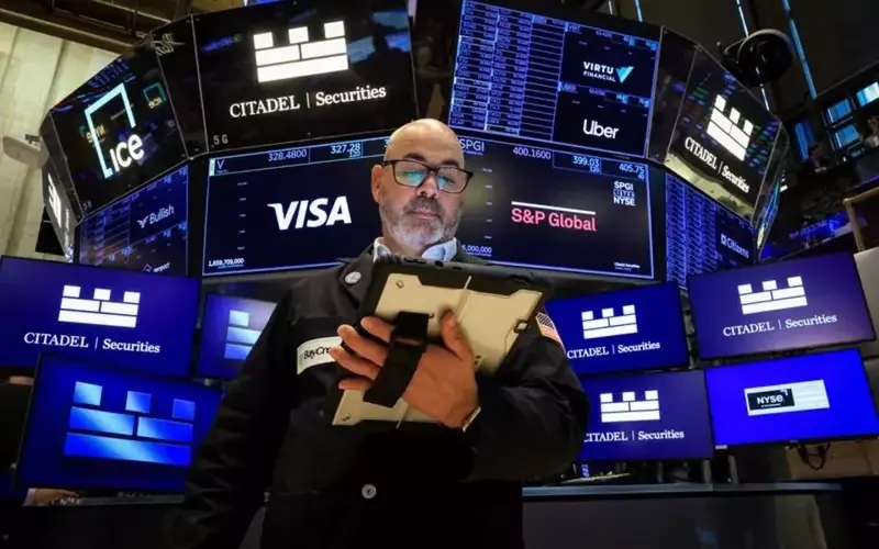 Global Market Reactions to Geopolitical Tensions and Economic Shifts