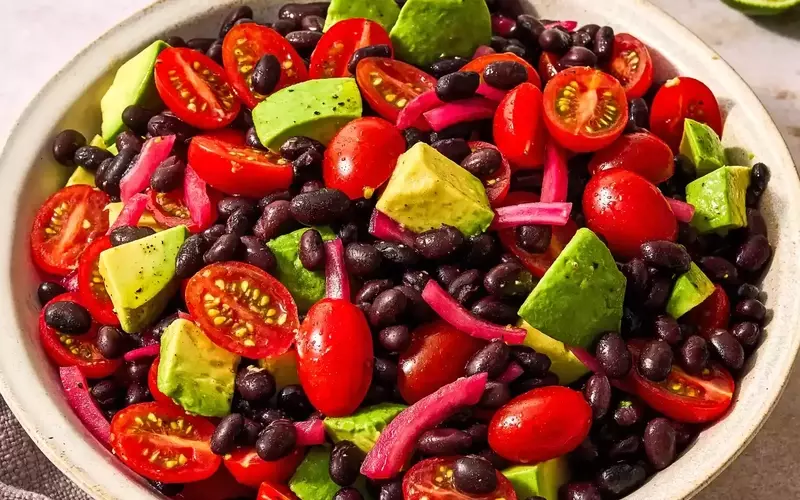 Avocado and Black Bean Salad: A Nutritious and Flavorful Dish
