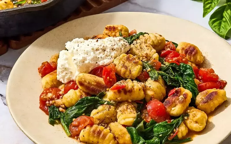 Speedy Skillet Gnocchi with Tomatoes and Spinach