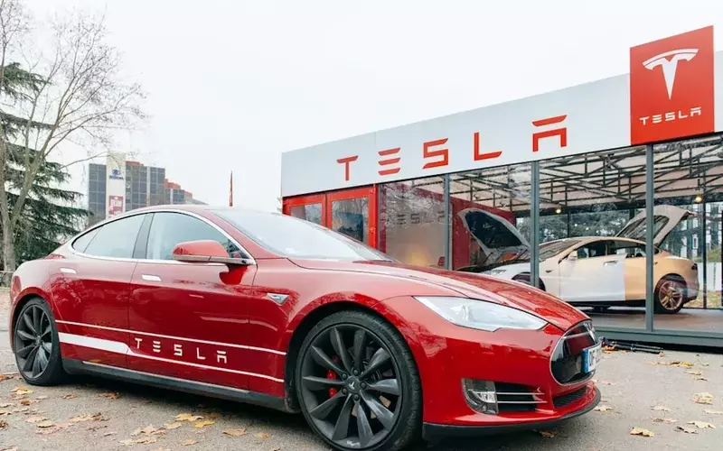 Tesla's Delivery Forecast Improves as Morgan Stanley Maintains 'Equal Weight' Rating